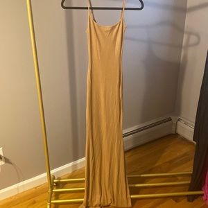 Skims Skims SOFT LOUNGE SHIMMER LONG SLIP DRESS | GOLD × 1
GOLD / XS 0-2